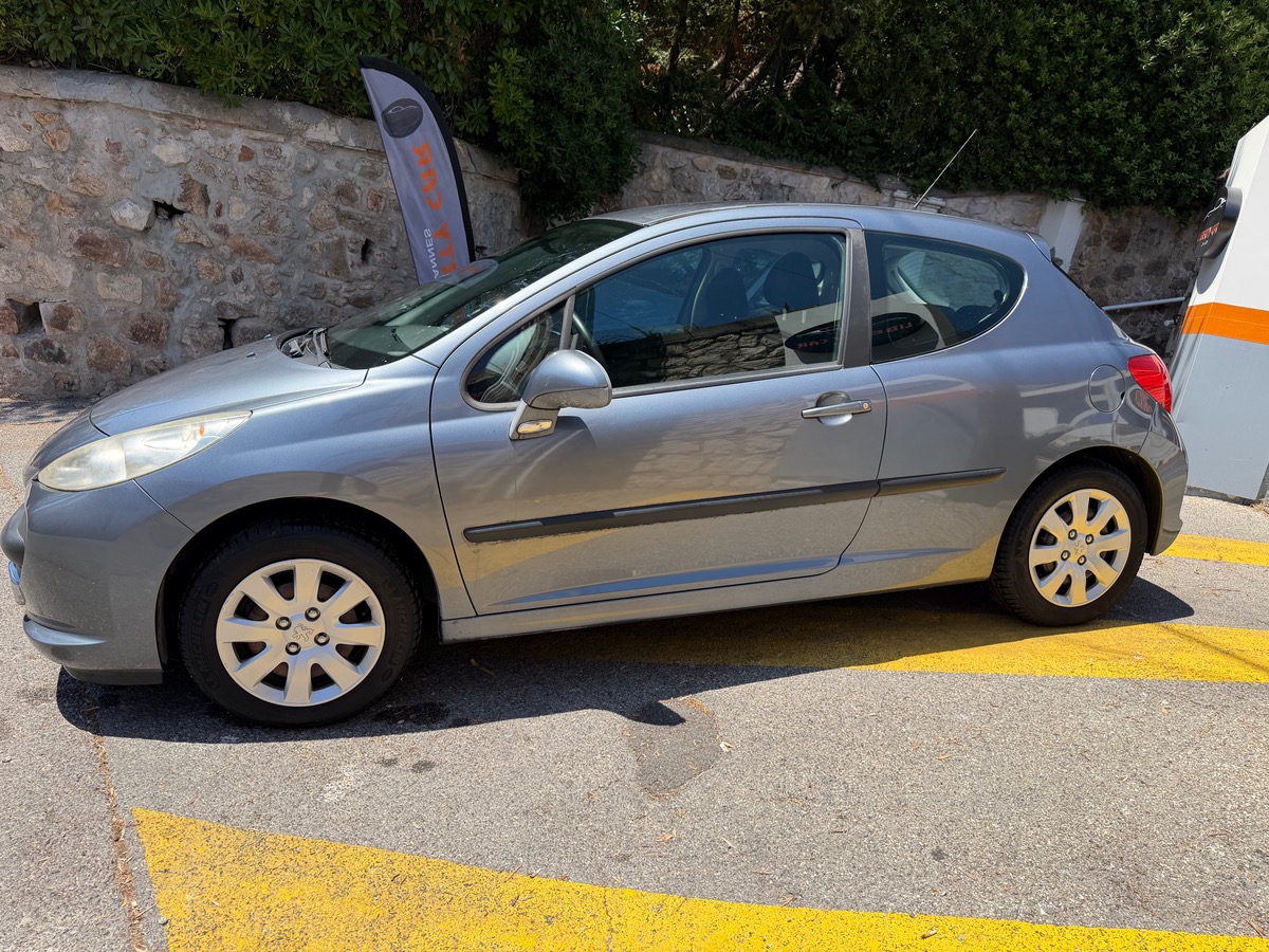 Peugeot 207 1.4 VTI 95 CV / 1er Main / Premium / Km Réel / Clim / Jantes