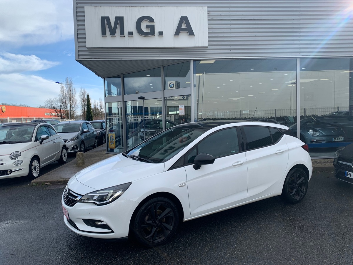 Opel Astra 105 ch | Black Edition | Caméra recul | Régulateur vitesse | Radar de stationnement avant