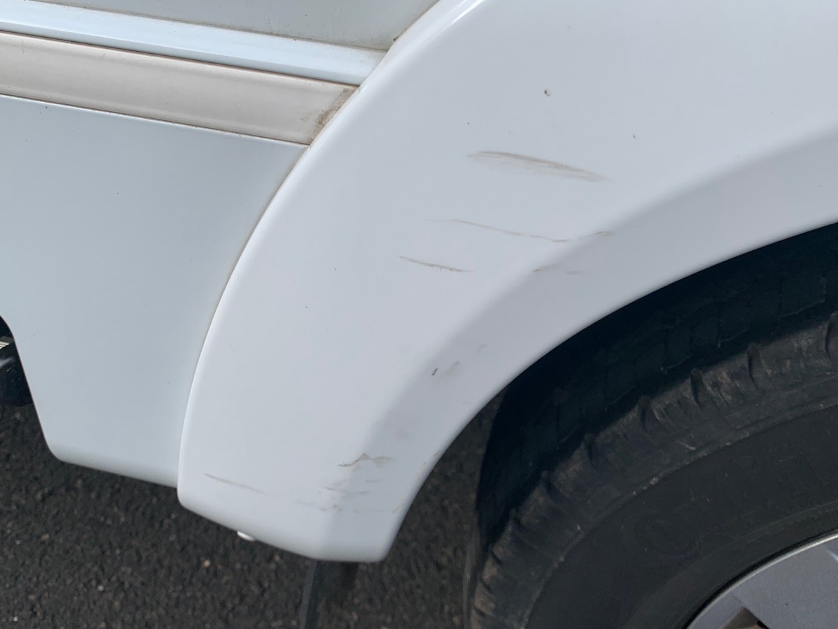 Capron A 140 ch | CAMERA DE RECUL |  LITS SUPPERPOSES | STORE EXTERIEUR | Climatisation manuelle