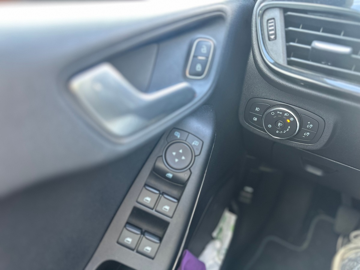 Ford Fiesta VII Active 1.0 SCTi EcoBoost 95 cv EN TRÈS BON ÉTAT - CARPLAY - CAMÉRA DE RECUL