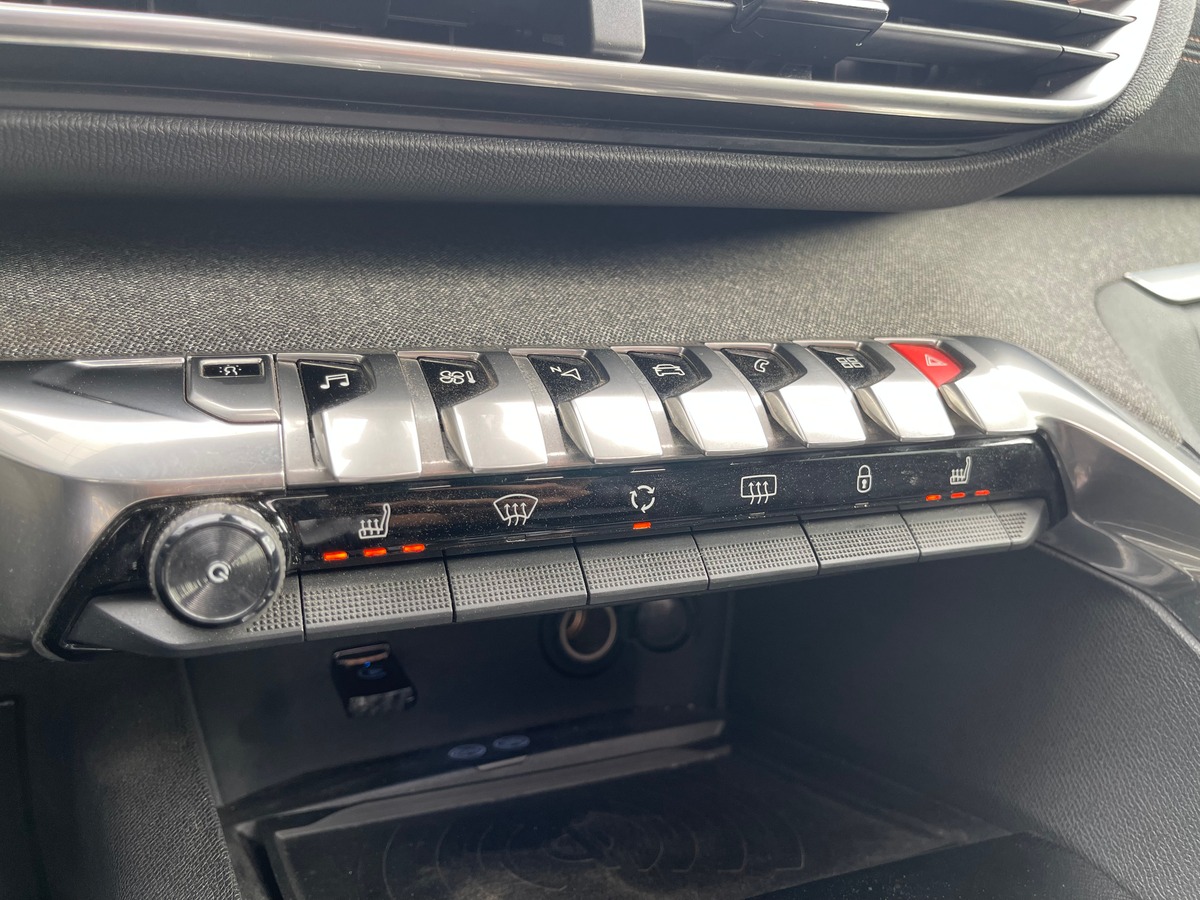 Peugeot 5008 Gt Line 1.5 BlueHDi EAT8 130 cv Boîte auto - Toit ouvrant / Audio FOCAL