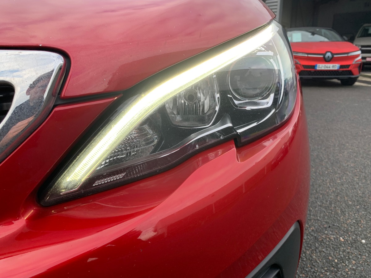 Peugeot 308 100 ch | Pack Attelage | Régulateur vitesse | Jantes Alu | Radar stationnement arriére