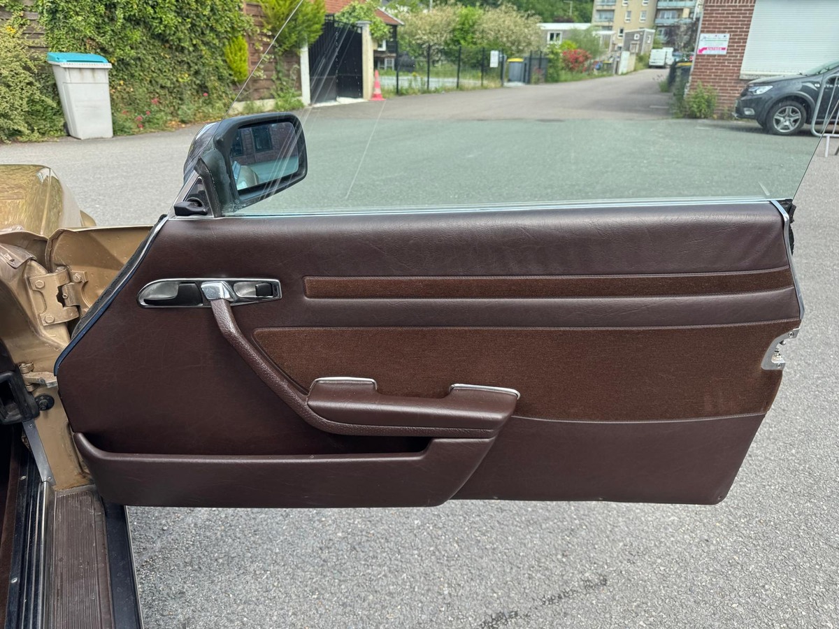 Mercedes-Benz SLC 500 V8 (C107) 240cv - Française - Kilométrage non garanti