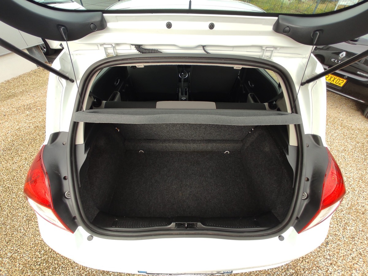 RENAULT Clio 1.2 16v 75 Authentique