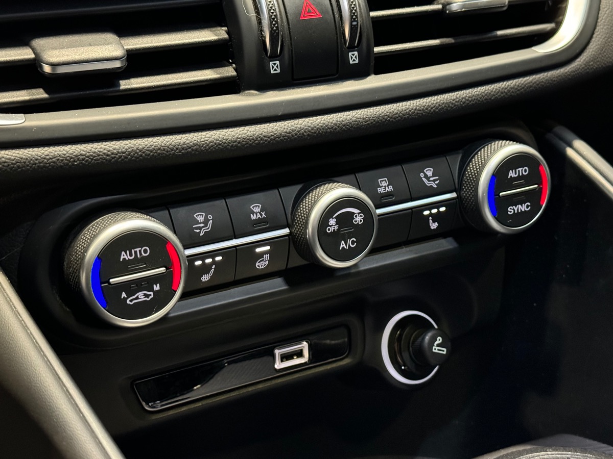 Alfa Romeo Giulia Q4 2.2 AT8 210CV VELOCE TOIT OUVRANT K