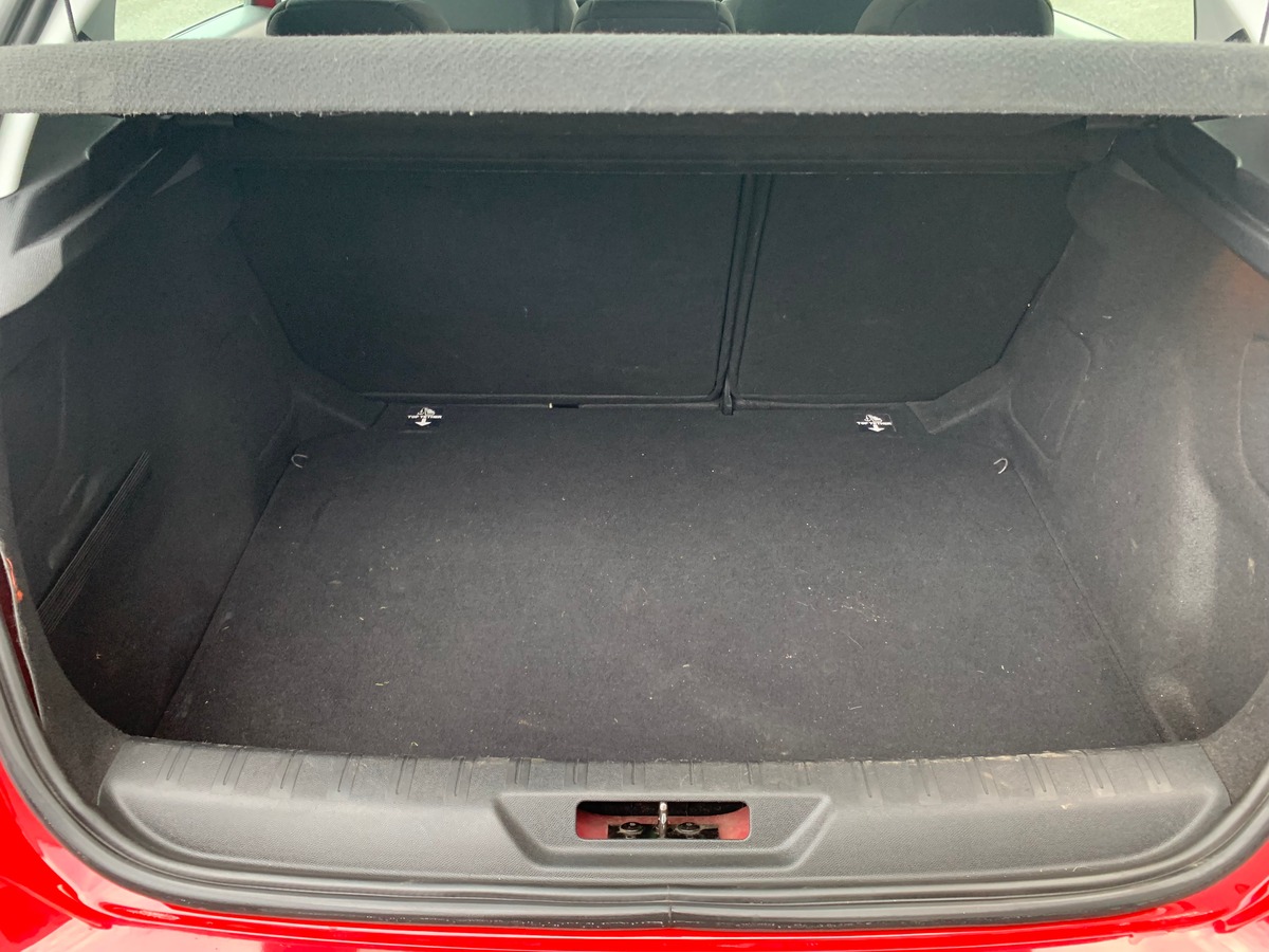 Peugeot 308 100 ch | Pack Attelage | Régulateur vitesse | Jantes Alu | Radar stationnement arriére