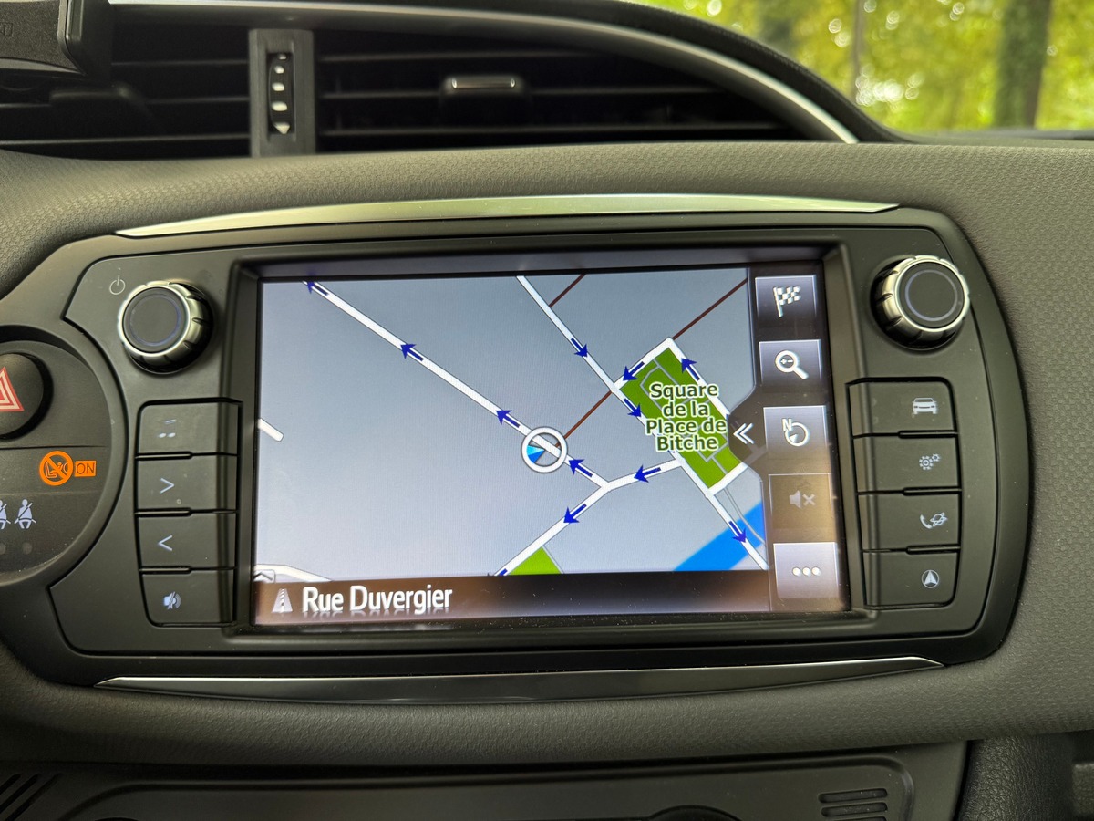 Toyota Yaris III Dynamic Business E-CVT 100h