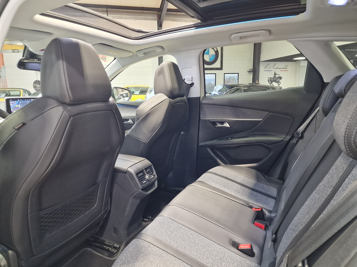 Peugeot 3008 1.2 PURETECH 130 ALLURE / TOIT PANORAMIQUE / COURROIE CHANGEE