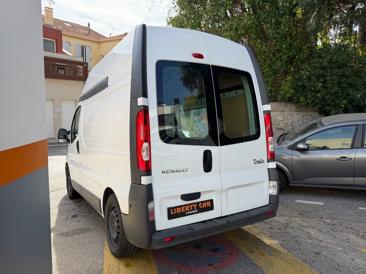 RENAULT Trafic 2.0 dCi 115 CV Fourgon Phase 2 L1H1 / Clim / Radar