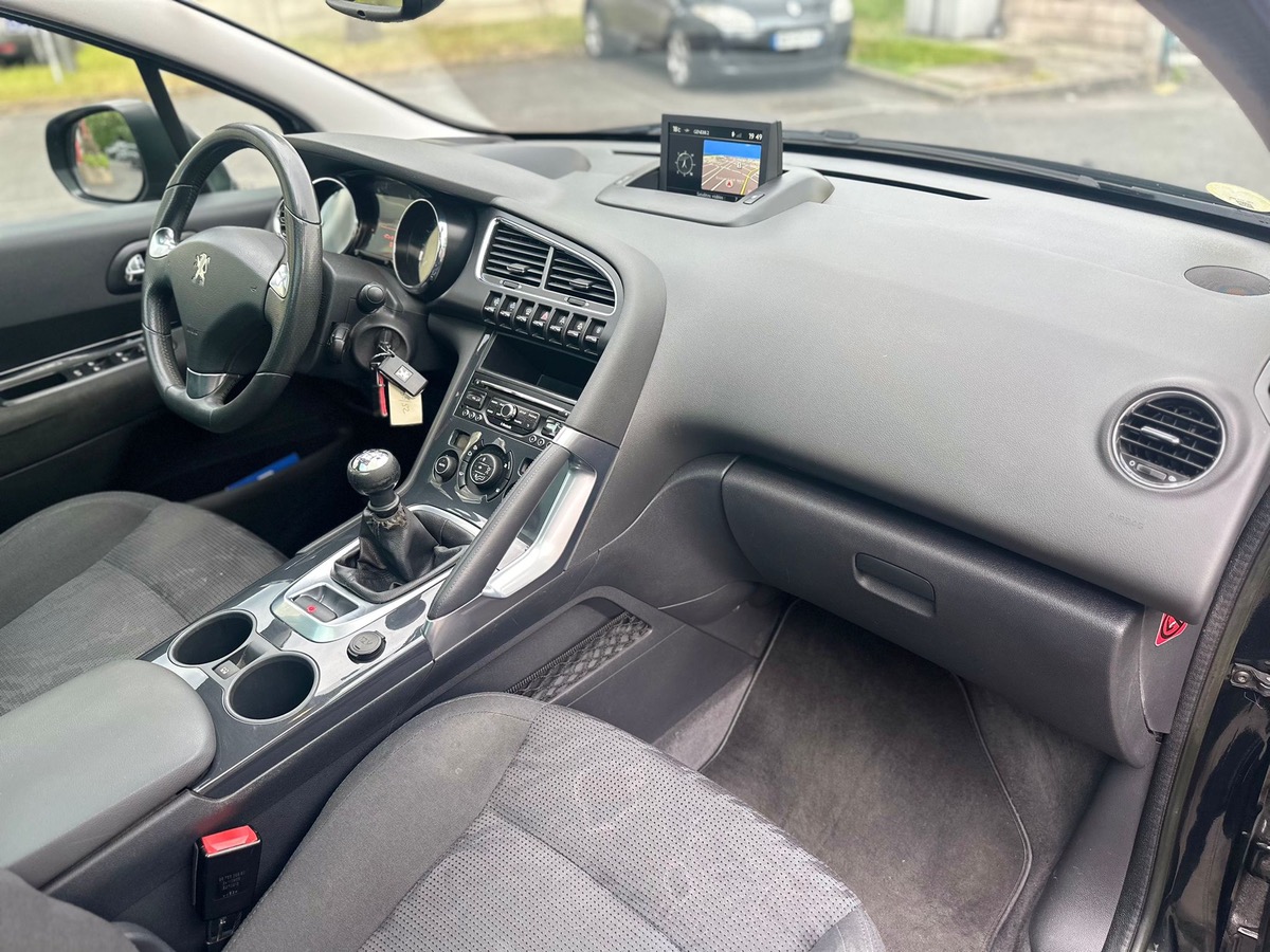 Peugeot 3008 1.6 HDI 115 CV allures 4XCBLeux