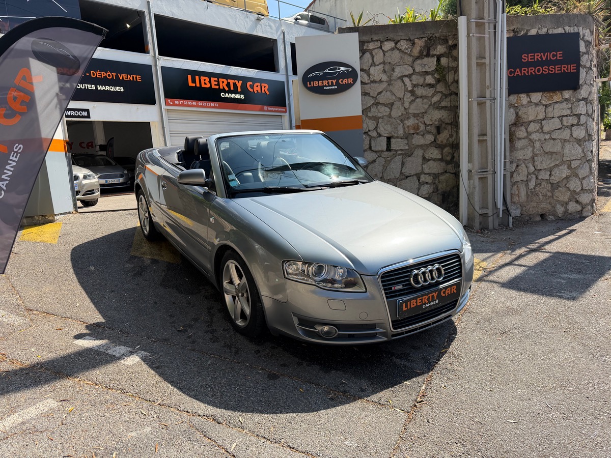 Audi A4 Cabriolet 2.0 TDi 140 CV / KM Réel / S Line /  Intérieur Cuir Tissu / Attelage / Jantes