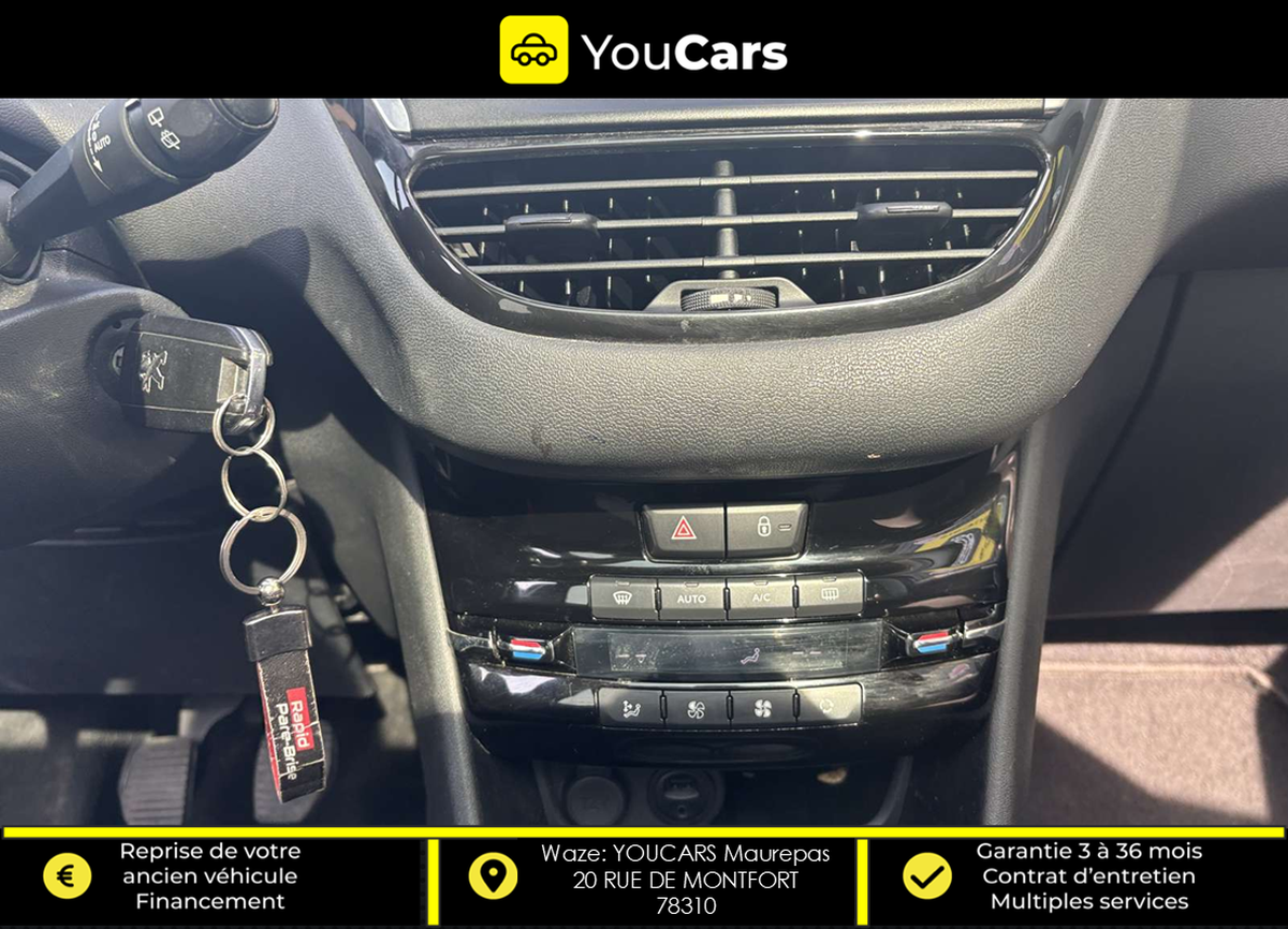 Peugeot 208 I  STYLE 5 Portes 1.2 VTi 82 cv TOIT PANORAMIQUE RADAR DE RECUL