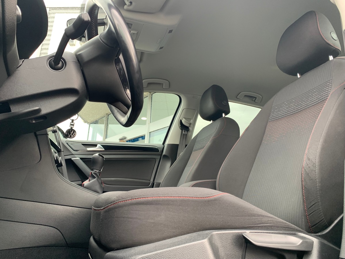 Volkswagen Golf 125 | Sound | Caméra recul | Régulateur | GPS | Apple car play | Attelage amovible