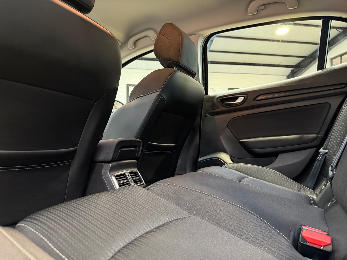 RENAULT Megane IV Blue DCI 115 cv EDC Business