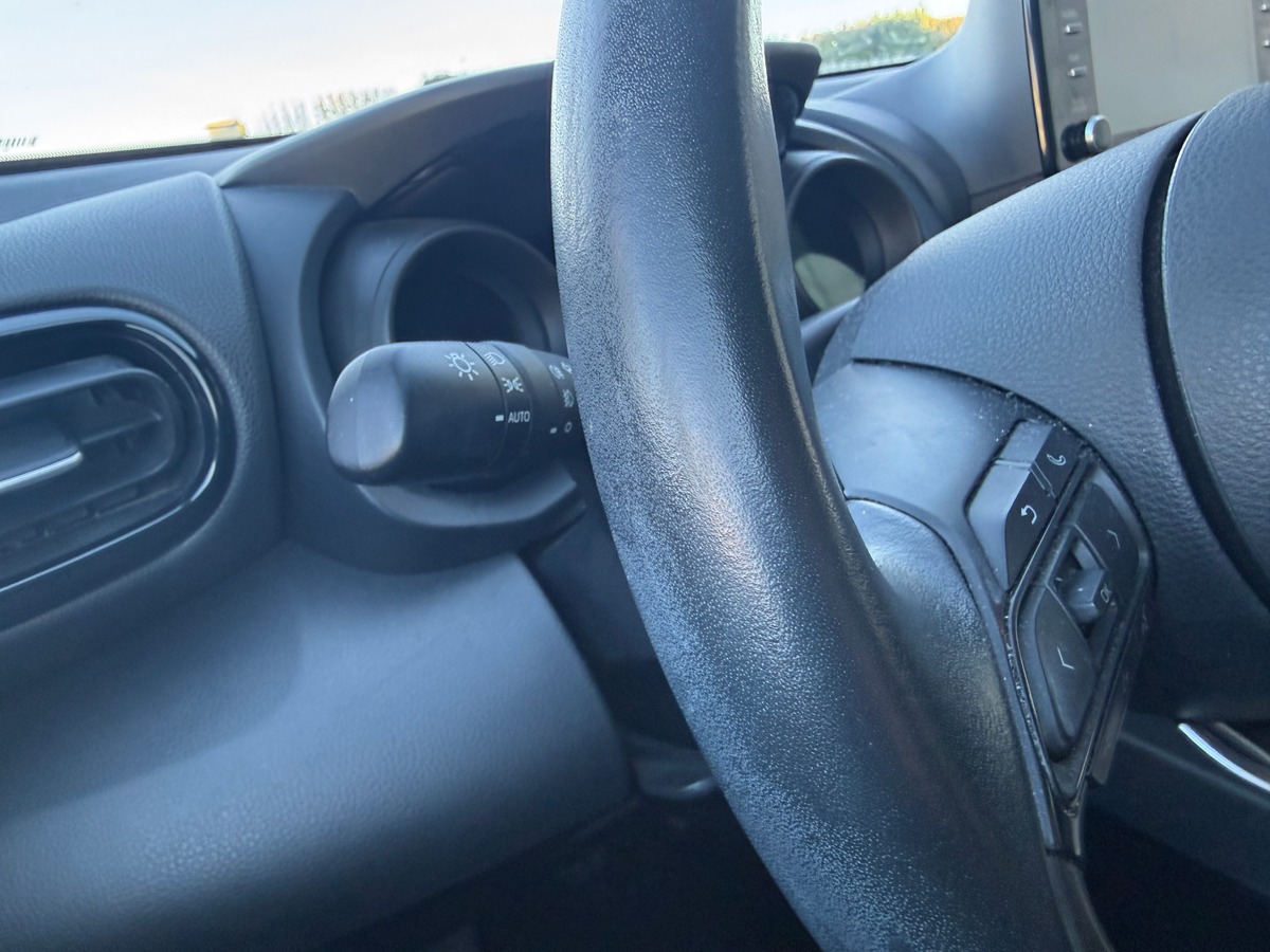 Toyota Yaris 70 VVT-I DESIGN