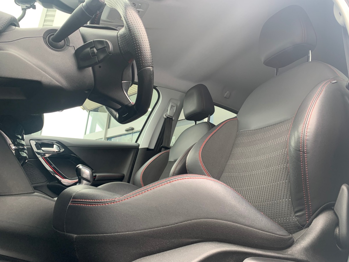 Peugeot 208 110 ch | GT Line | Régulateur de vitesse | Apple car Play Android Auto