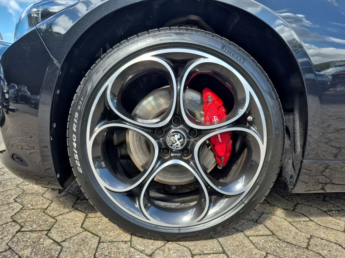 Alfa Romeo Giulia 2.0T 280ch Competizione Q4 AT8/Toit ouvrant/Harman-Kardon/Garantie 06/2028