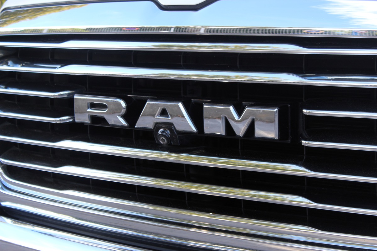 Dodge RAM CREW CAB 1500 5.7 V8 396 ch LARAMIE EDITION LONGHORN / RAM BOX / CARPLAY / ATTELAGE / E85