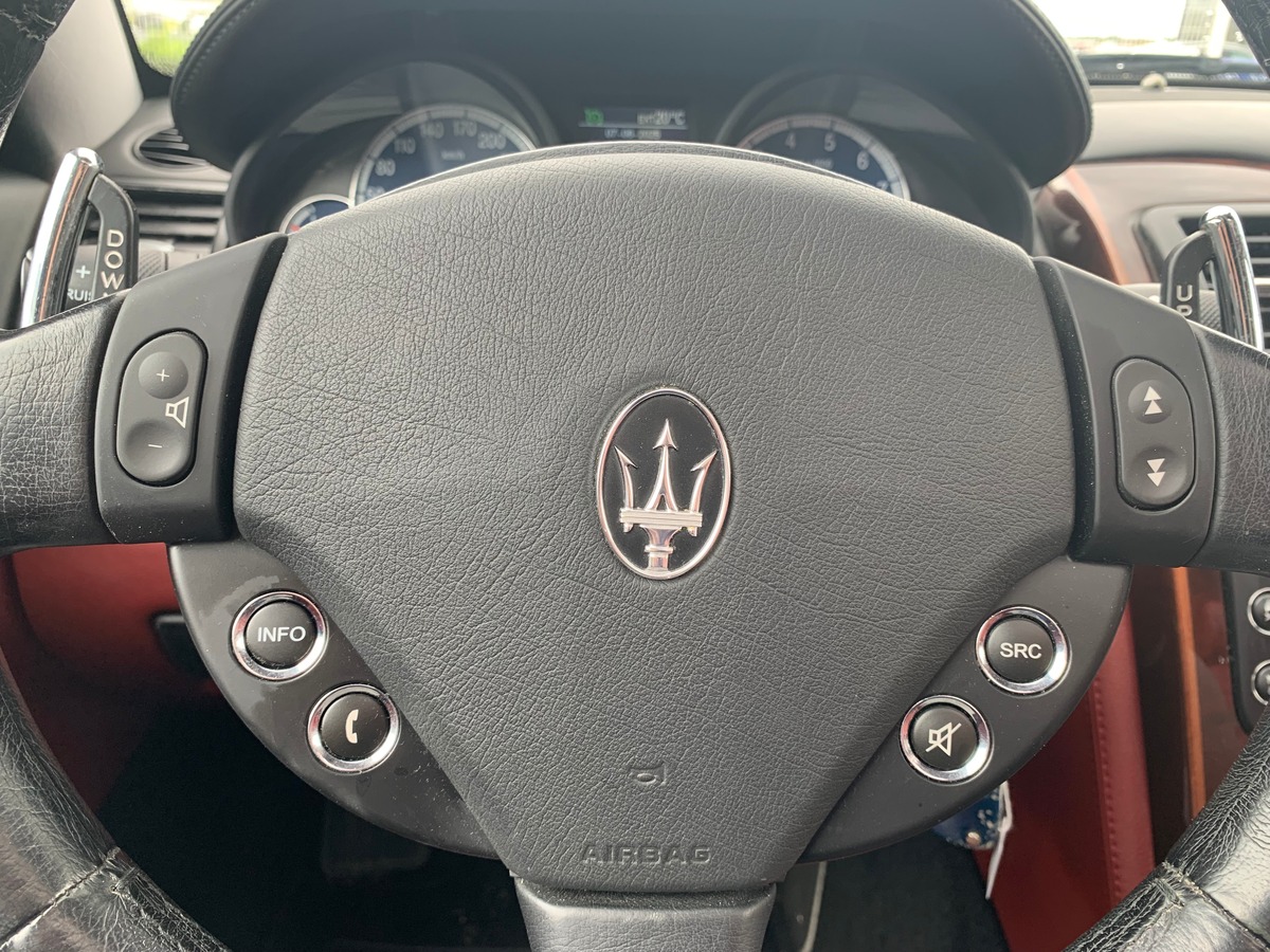 Maserati Quattroporte 4.2 | 401 chevaux | GPS | Régulateur de vitesse | Toit ouvrant électrique