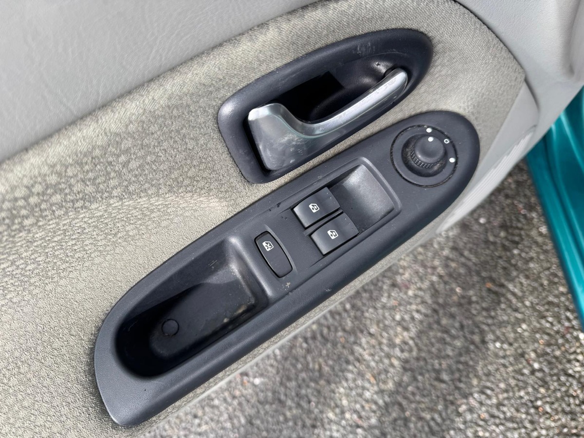 RENAULT Clio II 1.4  98CV Dynamique boite automatique - Garantie