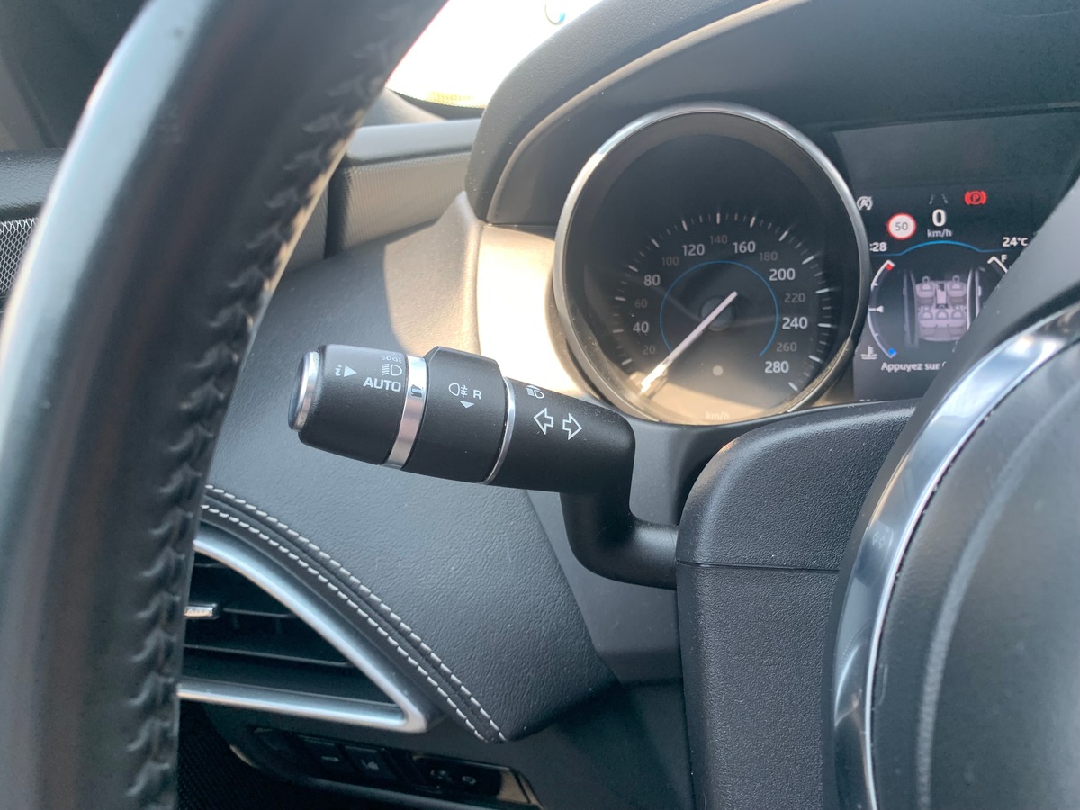 Jaguar XE 240 chevaux | R Sport | GPS | Régulateur de vitesse | Toit ouvrant | Audio MERIDIAN | Cuir
