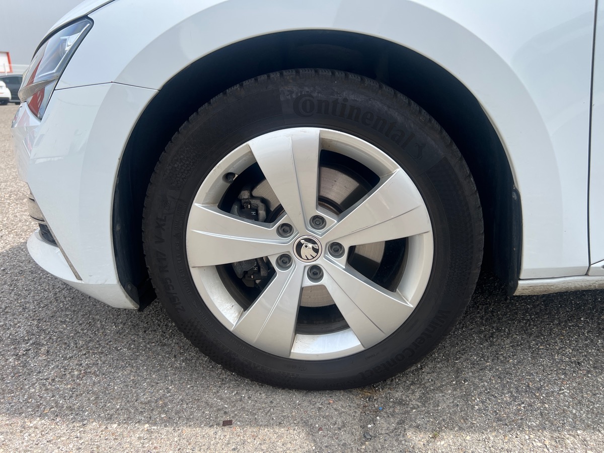 Skoda Superb Combi 1,4L TSI PHEV 218 LAURINE & KLEMENT, SUIVI COMPLET SKODA, 4 PNEUS COMPLETS  HIVER
