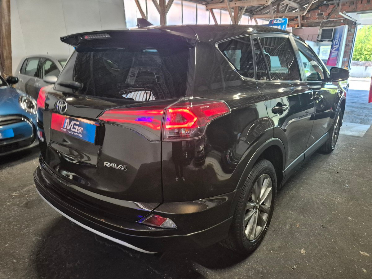 Toyota RAV4 2.0 D4D 2WD 143CV PACK LOUNGE Bien équipé (en préparation)
