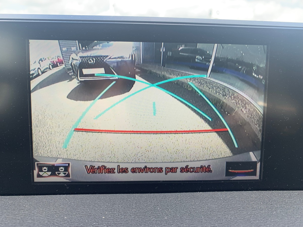 Lexus UX 250 | 184 ch | Pack Confort | Apple car Play | Caméra recul | Régulateur vitesse adaptatif