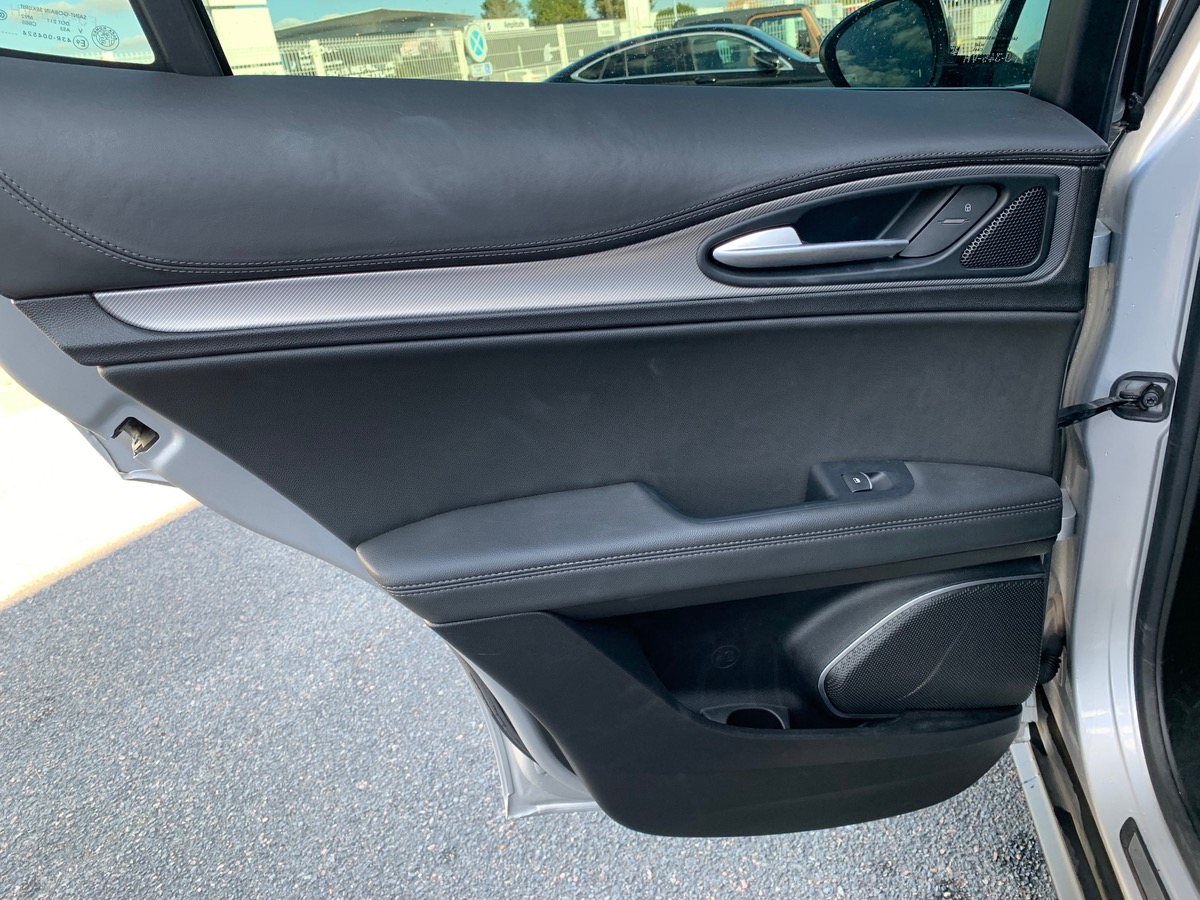 Alfa Romeo Stelvio 210 | Turismo | Toit ouvrant Panoramique | Attelage | Jantes 20" | Caméra recul
