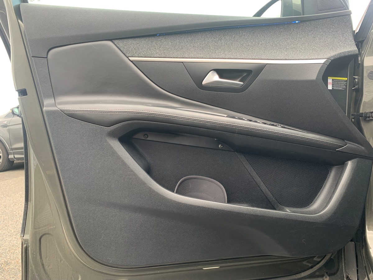 Peugeot 3008 130 ch | Allure | Toit ouvrant panoramique | Caméra recul | Attelage | Apple car play