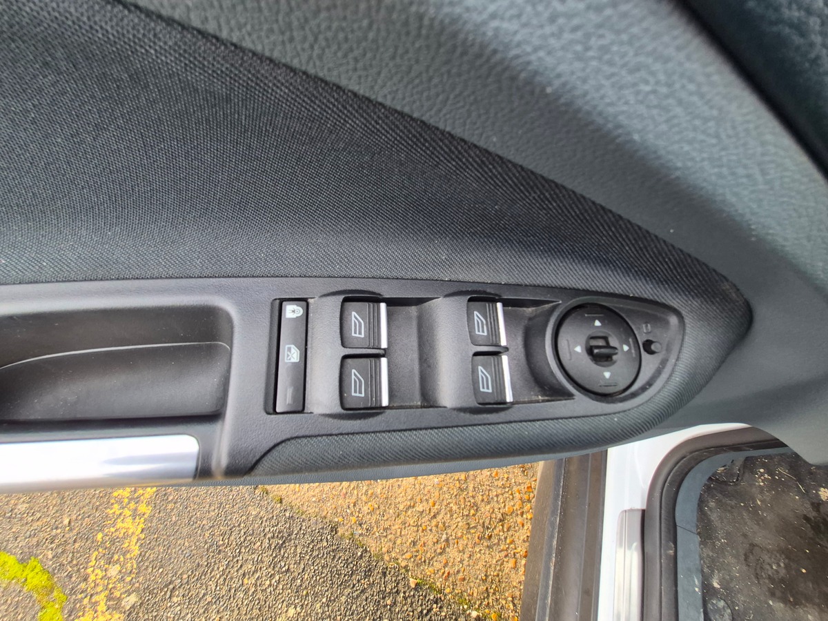 Ford C-max 1.0 ECOBOOST 125 TITANIUM