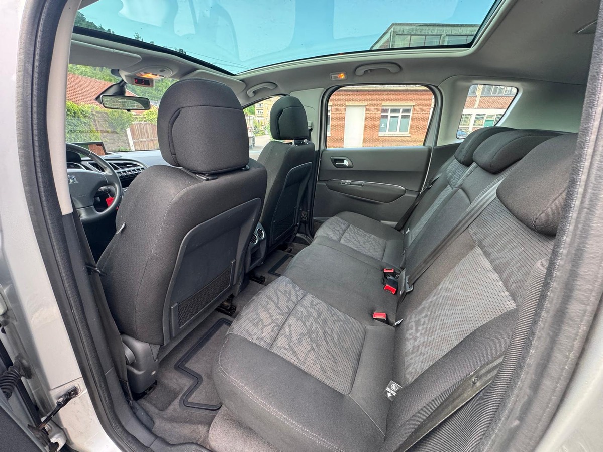 Peugeot 3008 1.6 HDI PREMIUM PACK
