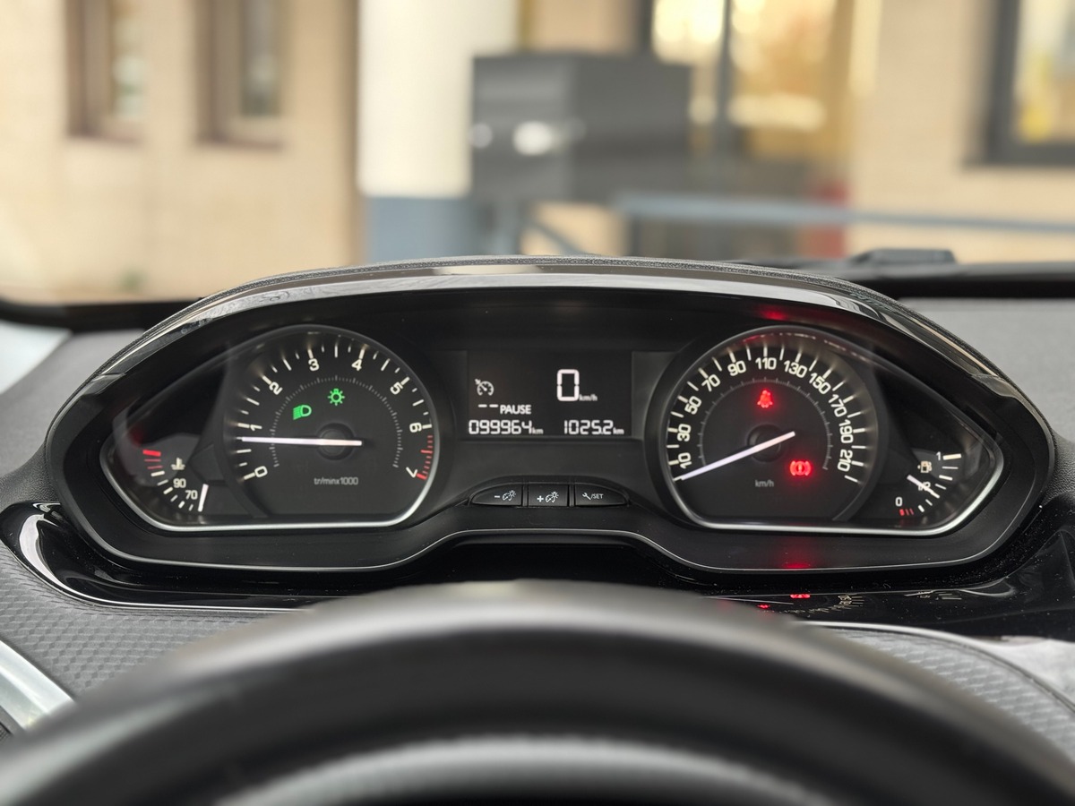 Peugeot 2008 Style 1.2 VTi 82 cv - Apple Carplay