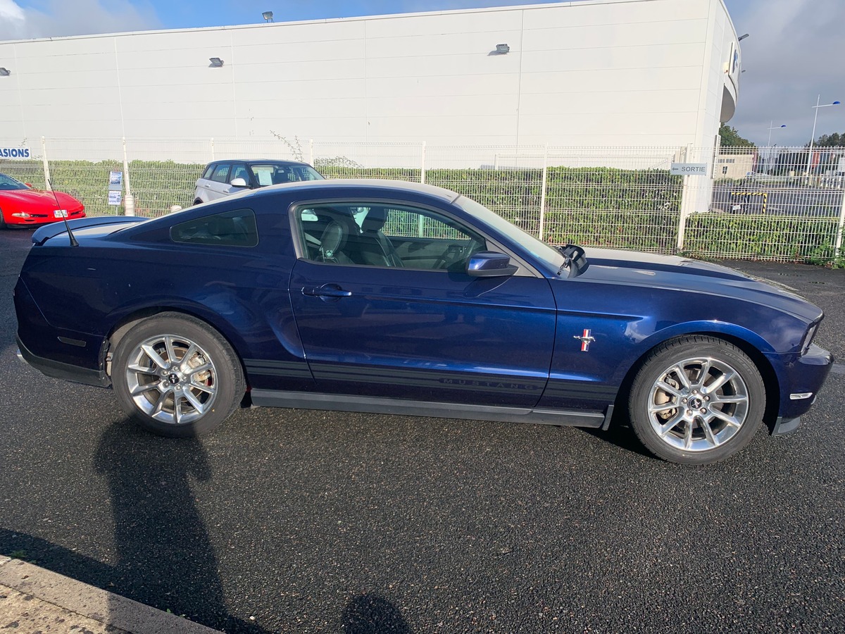 Ford Mustang 304 chevaux | V6 3.7L | Intérieur CUIR | Couleur Bleu Kona | Boite manuelle 6 vitesses