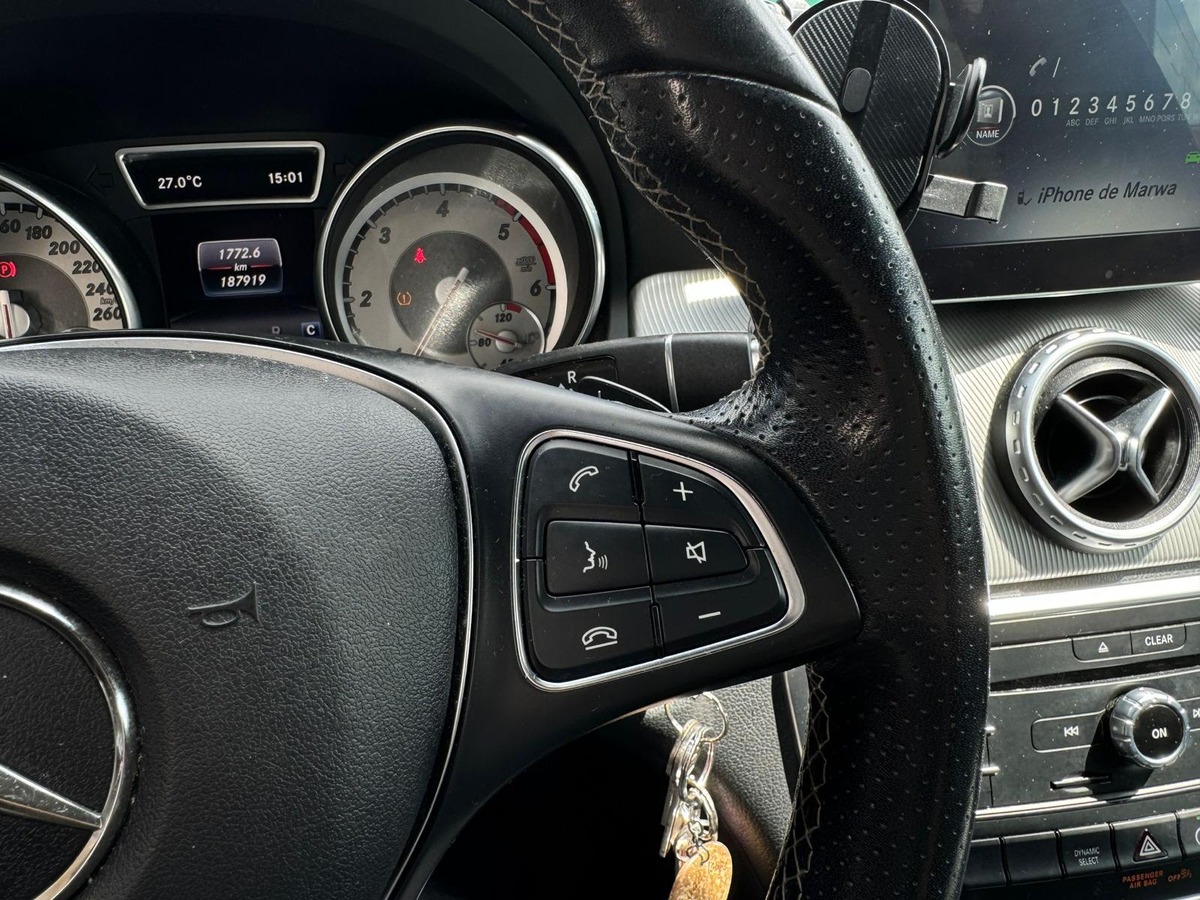 Mercedes-Benz GLA 220 D Sensation 2.1 CDi 4matic 7G-DCT 177 cv / Caméra de recul / Sellerie cuir