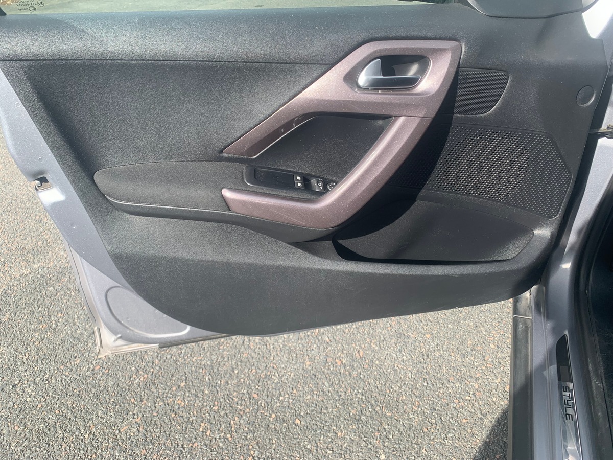 Peugeot 2008 100 ch | Style | Régulateur de vitesse | GPS | Bluetooth | Radar arriére | Barres toit