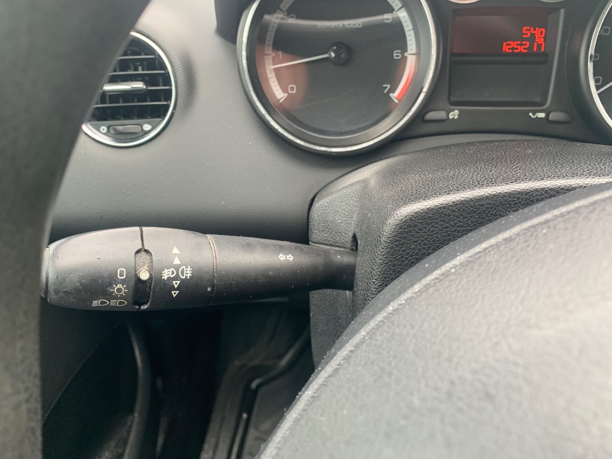 Peugeot 308 120 ch | Rétroviseurs électriques | Climatisation | Sièges rang 2 rabattables à plat