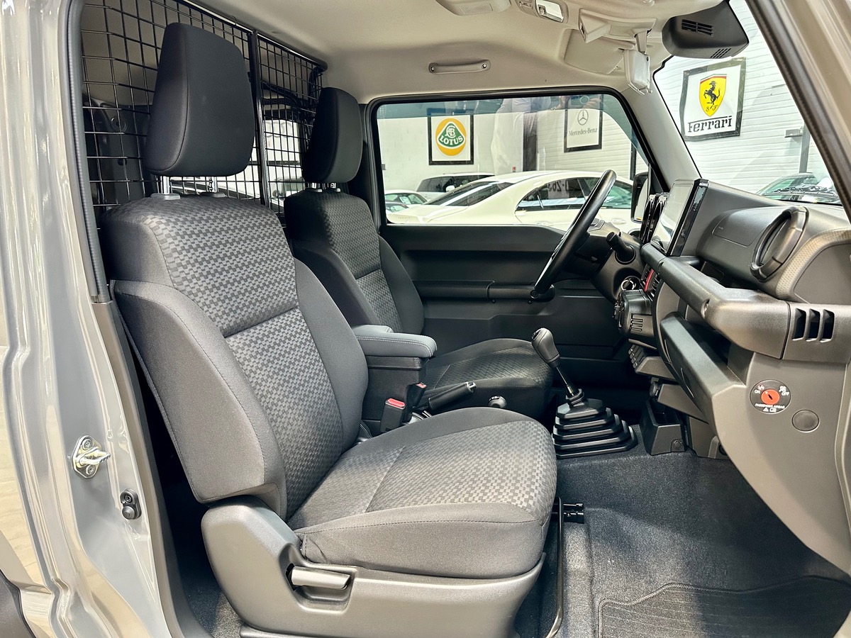 Suzuki Jimny II 1.5 VVT 102 Privilege AllGrip BVM5 1ère Main FR j