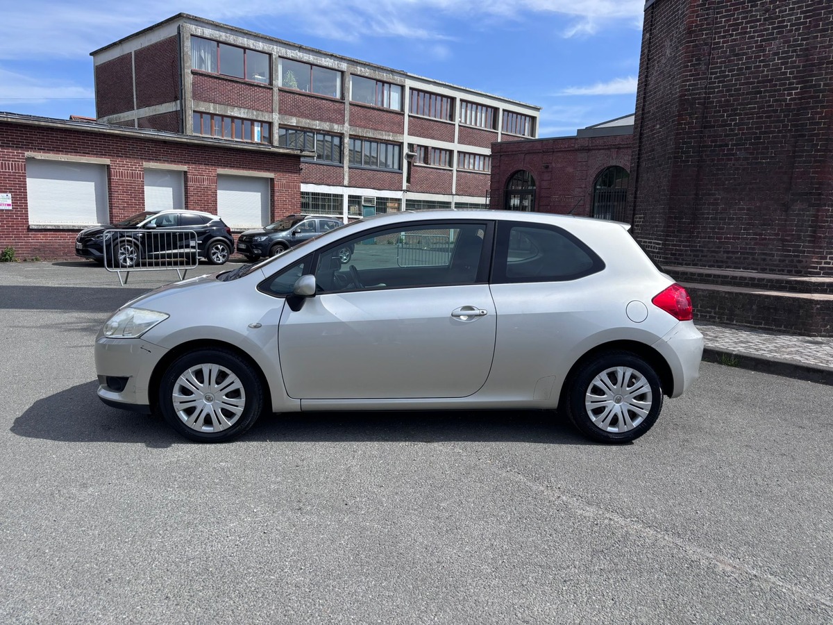 Toyota Auris 1.6i LUNA - Révisée - Garantie