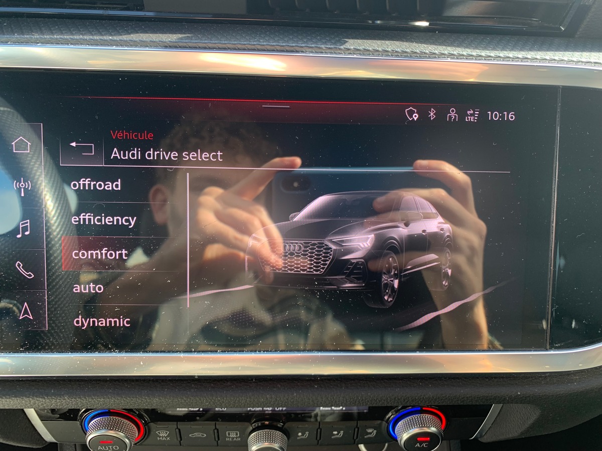 Audi Q3 Sportback 150 ch | S-Line | Caméra de recul | Apple car Play | Coffre assisté électriquement