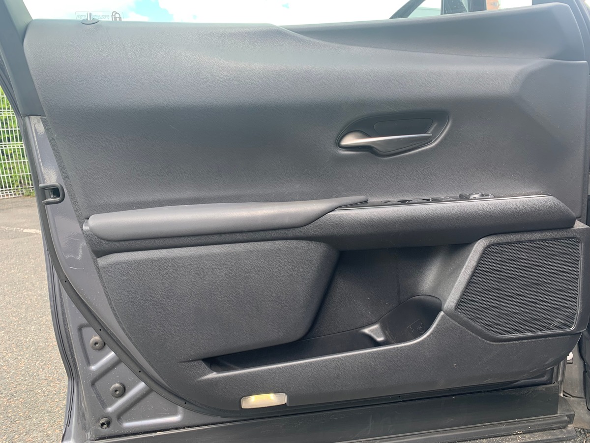 Lexus UX 250 | 184 ch | Pack Confort | Apple car Play | Caméra recul | Régulateur vitesse adaptatif