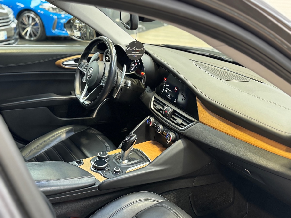 Alfa Romeo Giulia VELOCE 2.2 JTD Q4 AT8 210CV CAM/SIEGE ET VOLANT CHAUFFANT SUIVIT COMPLET N