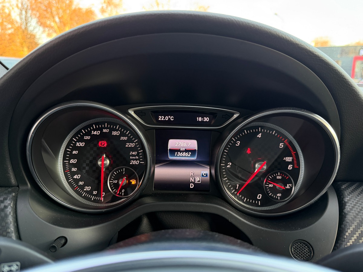 Mercedes-Benz Classe A 180 d Pack AMG Fascination 1.5 d 7G-DCT 110 cv