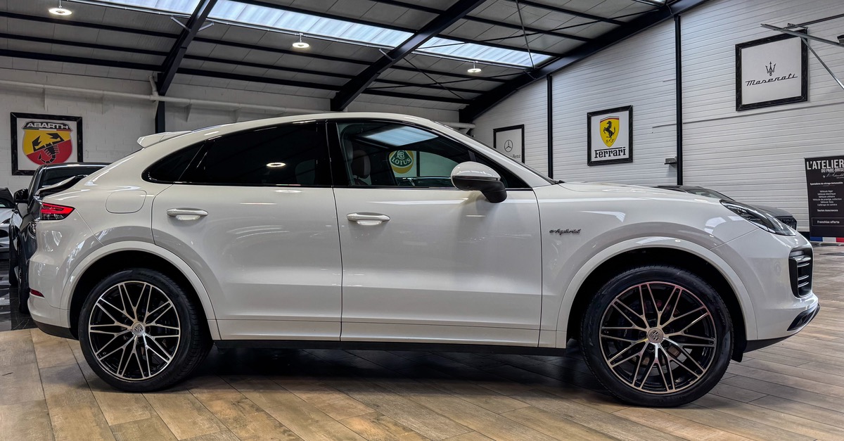 Porsche Cayenne Coupé 3.0 E-HYBRID 462 / CHRONO / SIEGES CHAUFFANTS