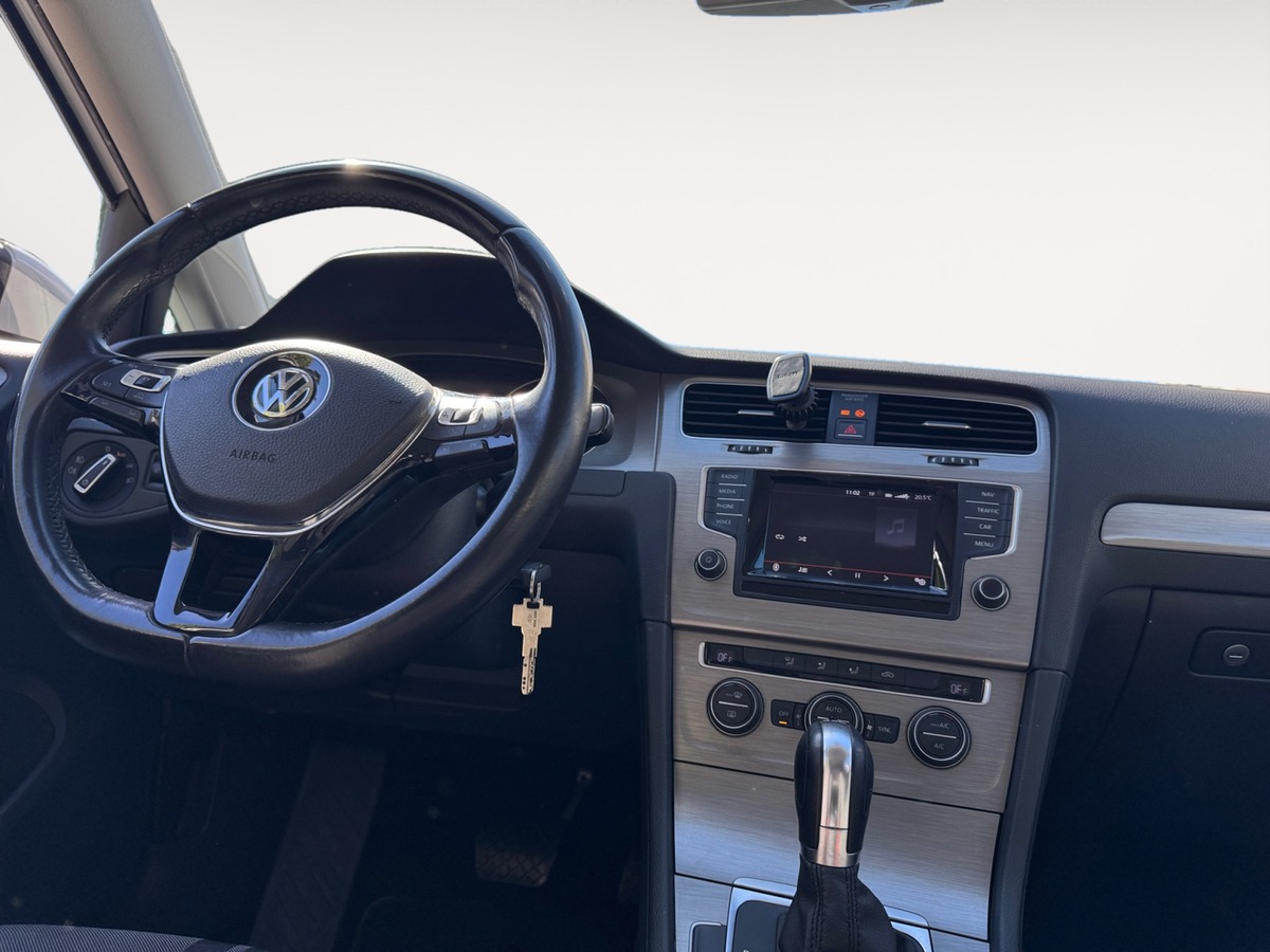 Volkswagen Golf 1.4 TSI 140 CV CONFORTLINE DSG7 / SUIVIE VW