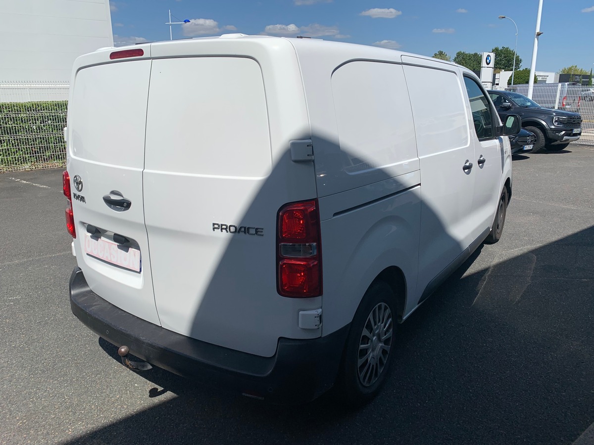 Toyota ProAce 120 chevaux | 3 Places | Medium | Apple car play | GPS | Régulateur de vitesse | Radar