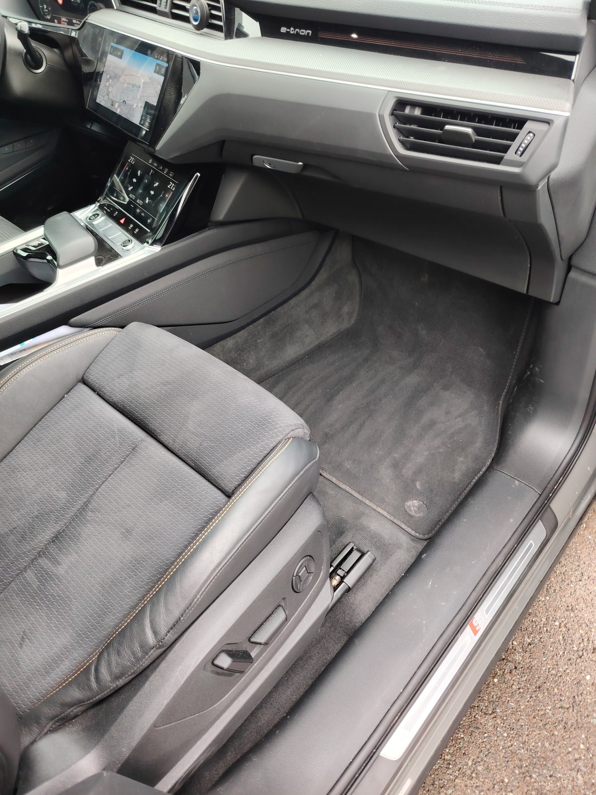 Audi Q8 55 E-TRON Q8 E-TRON 408 CH , SLINE , Black Edition , 27000 kms