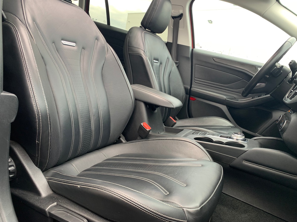 Ford FOCUS SW 120 ch | Vignale | Toit ouvrant panoramique | Apple car play Android auto | Attelage