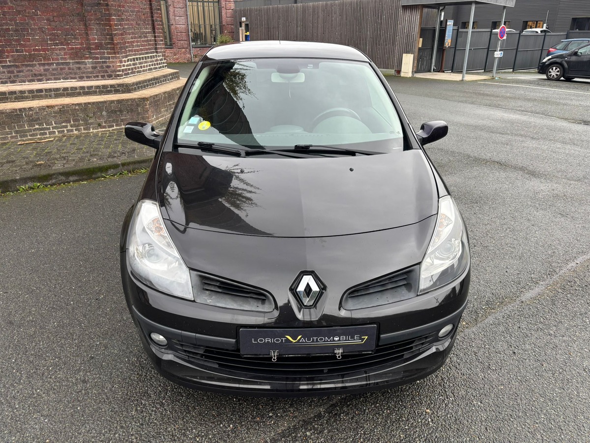 RENAULT Clio III 1.6 Dynamique - VENTE A MARCHAND