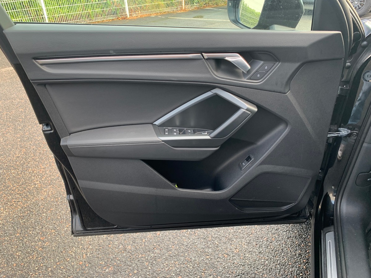 Audi Q3 150 ch | S-Line | Caméra de recul | Apple car Play Android Auto | GPS | Régulateur vitesse